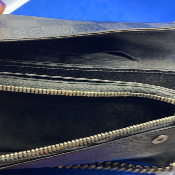 Louis Vuitton Long Portefeuille Accordion Damier Graphite 7.5"L x 3.9"W x 0.8"H - Picture 9 of 12